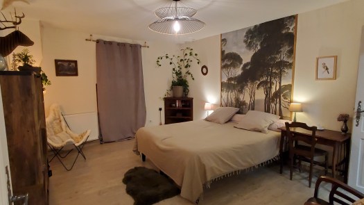 Belle chambre avec espace bureau